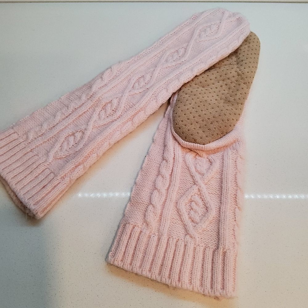 NWOT Cable Knit Slippers 6/7